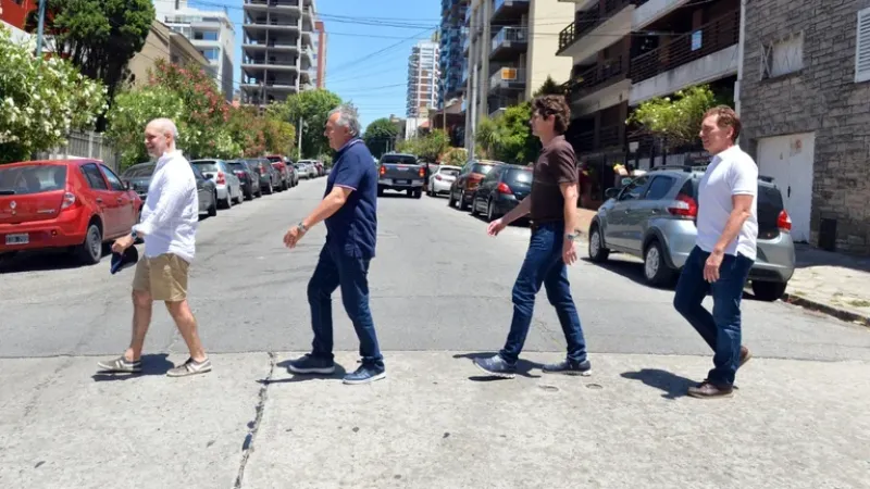 Rodríguez Larreta, Gerardo Morales, Martín Lousteau y Diego Santilli en la famosa foto Beatle, en Mar del Plata