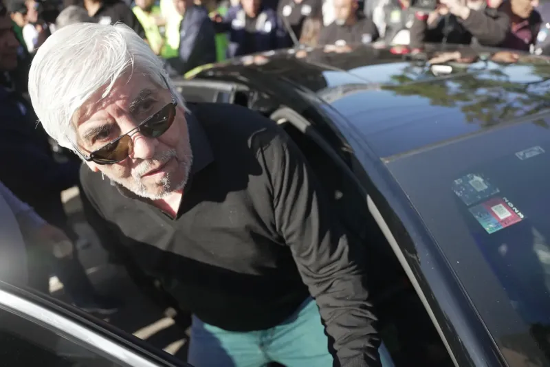 Hugo Moyano llegando al acto de la CGT en Defensores del Belgrano