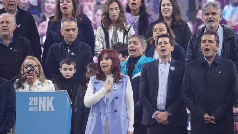 ¿Cantan el himno o el feliz cumpleaños? Cristina y el acto que armó para autocelebrarse. 