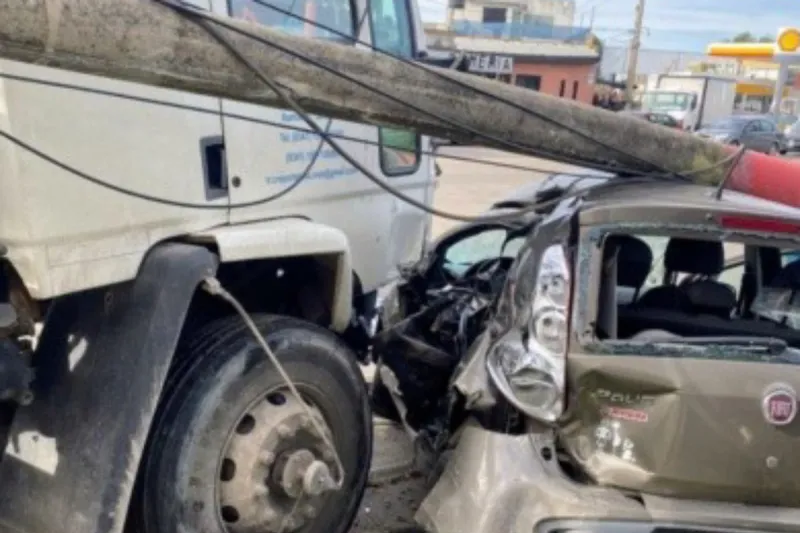 El camión se quedó sin frenos, una mujer fue herida de gravedad Captura de pantalla