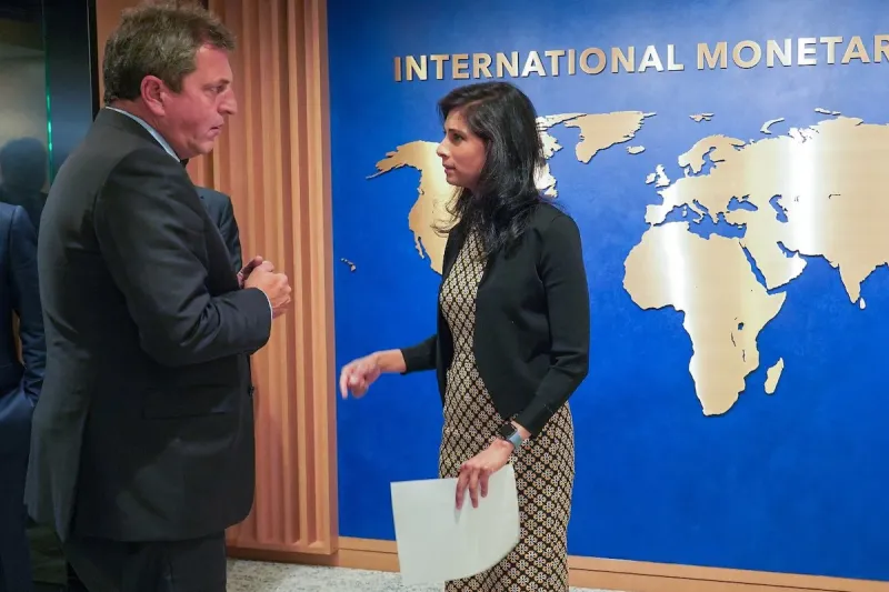 Sergio Massa con Gita Gopinath, subdirectora Gerente del FMIMECON