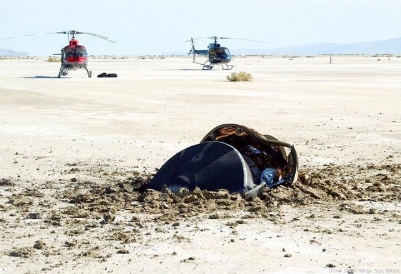 ”Un platillo volador del espacio exterior se estrelló en el desierto de Utah después de ser rastreado por un radar y perseguido por helicópteros”, escribió la NASA