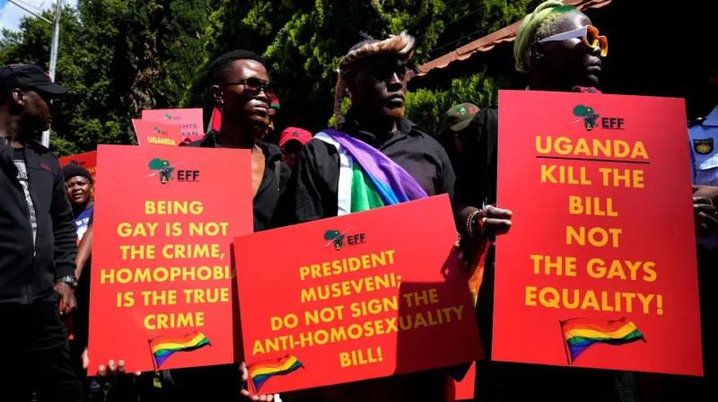 Activistas de derechos humanos y LGBT protestan contra el gobierno de Uganda 