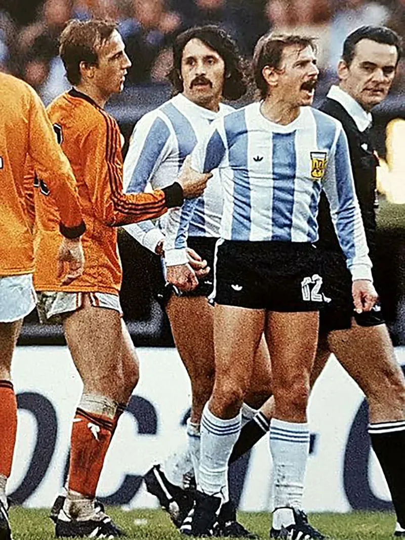 Omar Larrosa –acá en la final del Mundial ante Holanda– había sido una de las figuras contra Perú (Gentileza: Omar Larrosa)