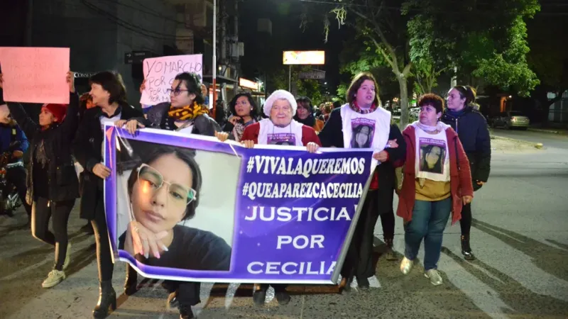 El miércoles se realizó una masiva marcha en la ciudad de Resistencia, en reclamo por el femicidio de Cecilia (Edgar Aguirre)