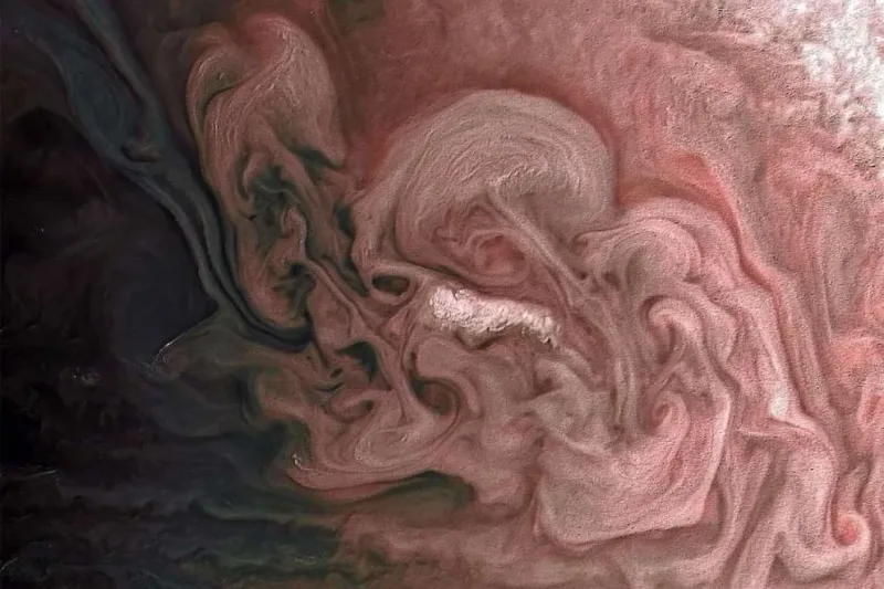 Una tormenta en el hemisferio norte de Júpiter captada por la sonda Juno de NASA (Matt Brealey/Gustavo B C/JPL-Caltech/SwRI/MSSS/NASA)