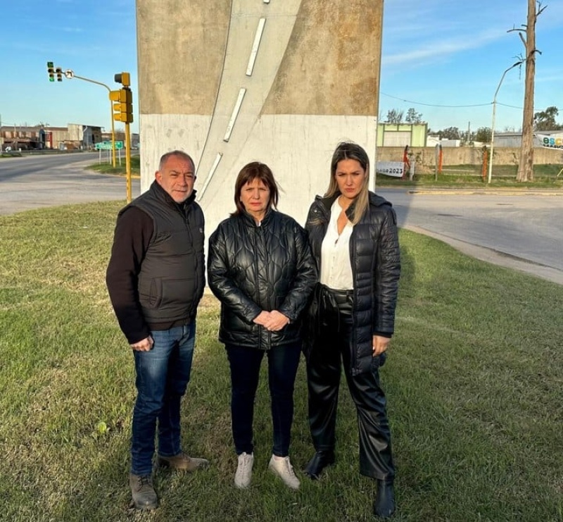 Patricia Bullrich se juntó con los candidatos a gobernadores de JxC en Córdoba, Luis Juez, y en Santa Fe, Carolina Losada.