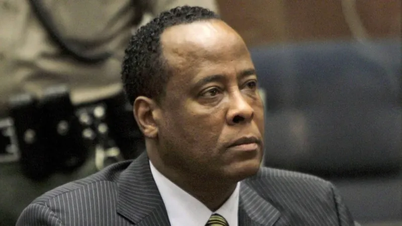 Su médico personal, Conrad Murray, le había sugerido que parara de consumir propofol, un potente anestésico usado en cirugías, que él mismo le aplicaba a Jackson por vía endovenosa combinado con xilocaína (EFE)