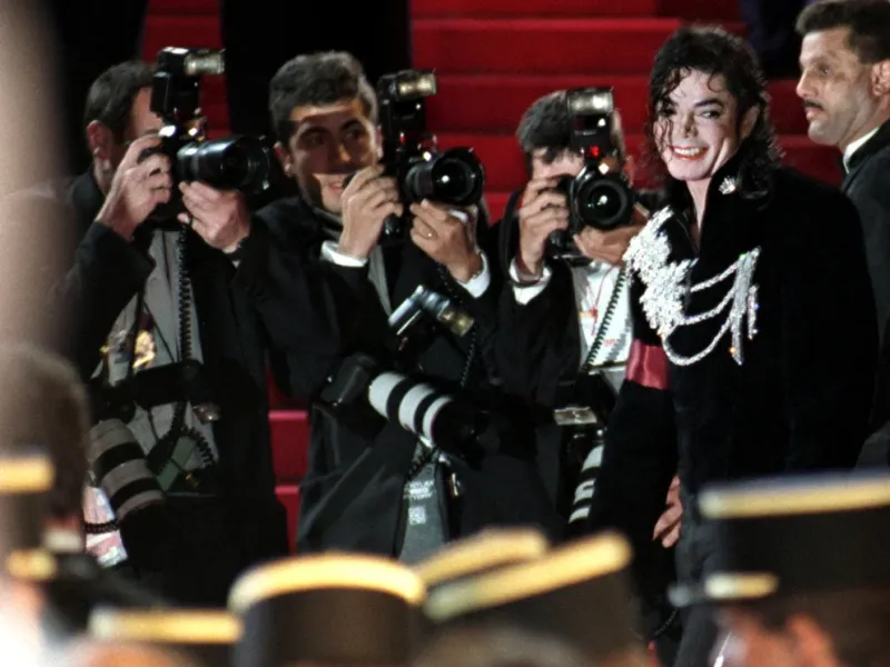 Los shows de “This Is It”, organizados en el 02 Arena de Londres, habían sido pensados para una serie de diez, lo que ya era ambicioso. Luego, Jackson pidió que fueran 31, para superar en diez la marca de Prince. Finalmente los aumentó a 50
