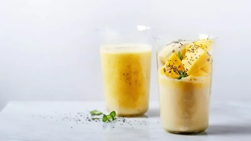 El mango y la banana (plátano) helados son ideales para frenar el reflujo gástrico