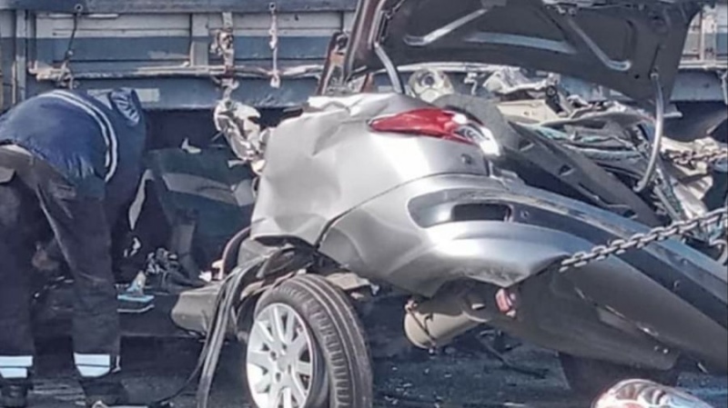 El camión giró en U en medio de la autopista. FOTO: El Ciudadano