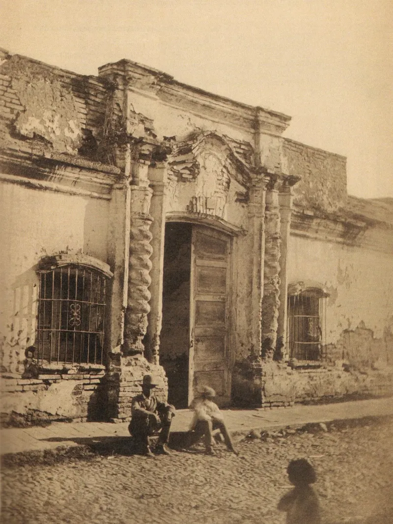 La foto histórica tomada por Ángel Paganelli en 1869. Fue por encargo de los dueños, para que las autoridades conozcan el estado de la vivienda.