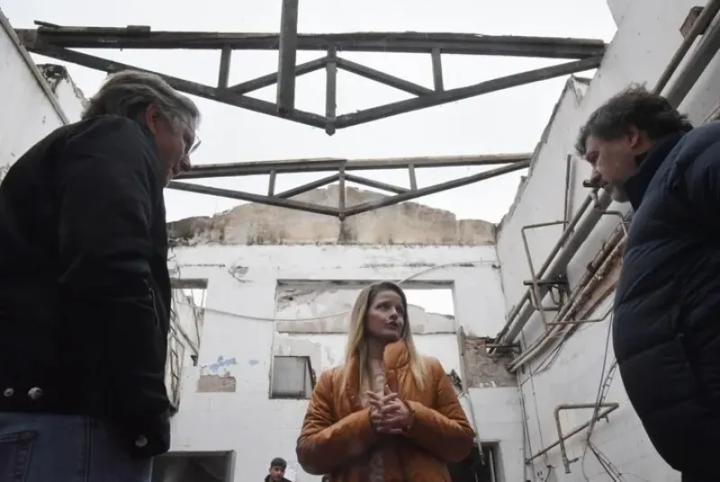 Bahillo recorrió la planta destruída.