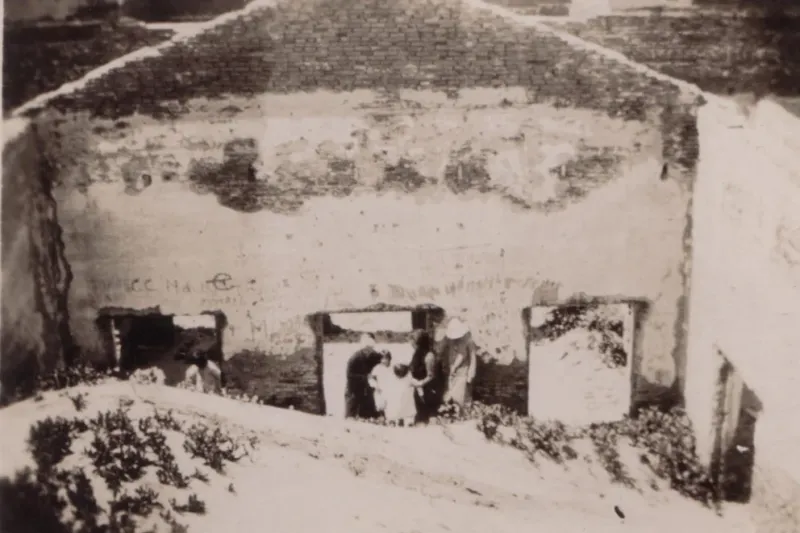Interior del Hotel Mar del Sud repleto de arena. Año 1931 (Archivo: MMPH)