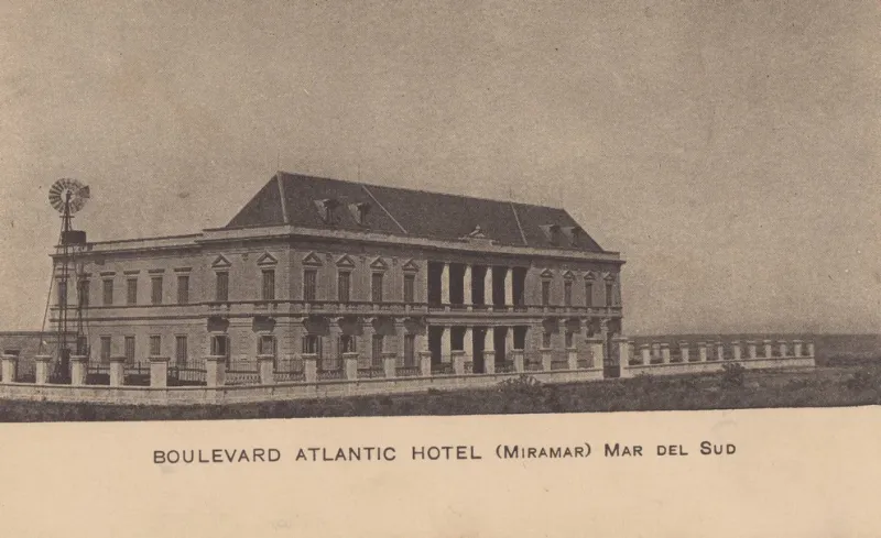 El Hotel Boulevard Atlántico, a principios del siglo XX. Fue uno de los factores que provocó la desaparición del Hotel Mar del Sud. (Archivo: P. Grigera)