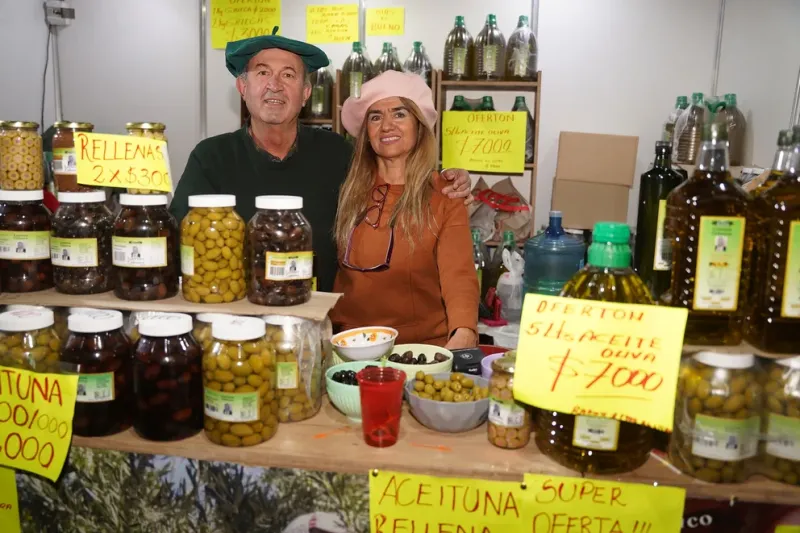 Mónica Carrizo de Milich y su marido son productores de aceitunas y de aceite de oliva agroecológico en su finca de Villa Mazán, departamento de Arauco, La Rioja (Franco Fafasuli)