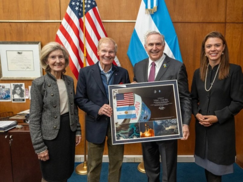 Bill Nelson fue recibido por el embajador de EEUU en Argentina Marc Stanley.