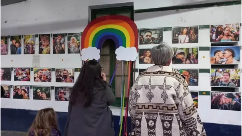 El taller de ”Infancias diversas” tuvo lugar en el Centro Cultural Municipal Vieja Estación (la foto es del Festival del Orgullo del año pasado, que incluyó esta muestra, apta para todo público, niños incluidos como puede verse en la imagen)