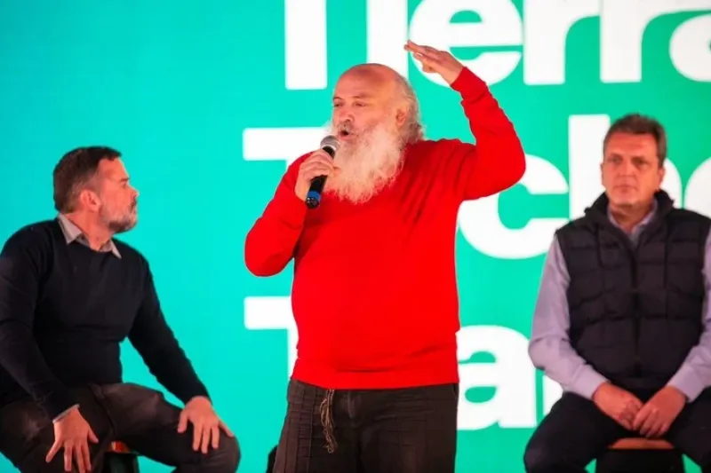 Emilio Pérsico, junto a Sergio Massa y Daniel Menéndez.