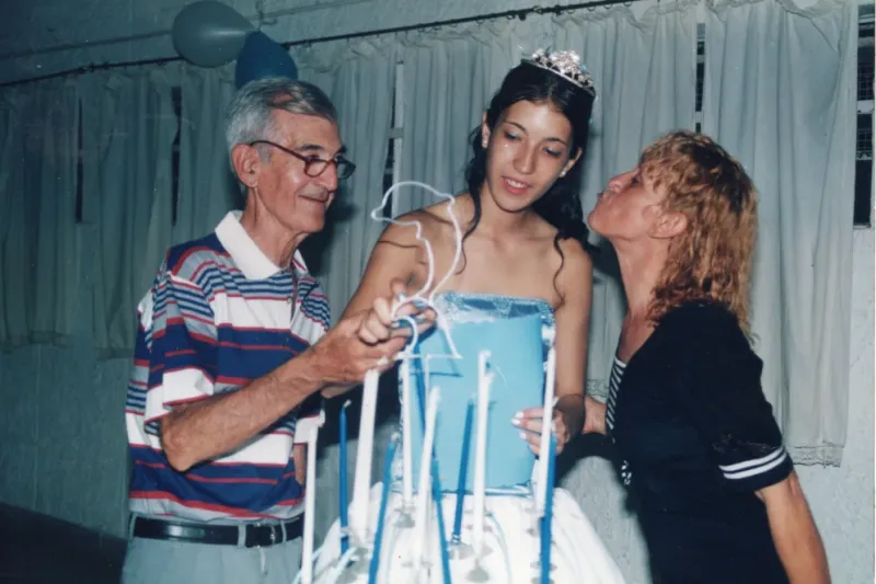 En su cumpleaños de 15. Desde siempre, su pasión es conducir vehículos, sea un camión o un colectivo