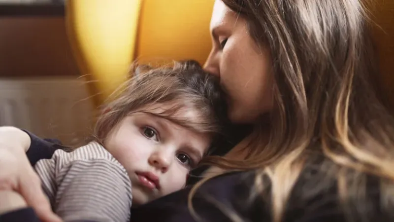 Una de las partes más difíciles de la muerte de una mascota es darle la noticia a los niños. Los especialistas recomiendan hacerlo a solas, en un lugar en el que se sientan seguros y cómodos, y donde no se distraigan (gettyimages)