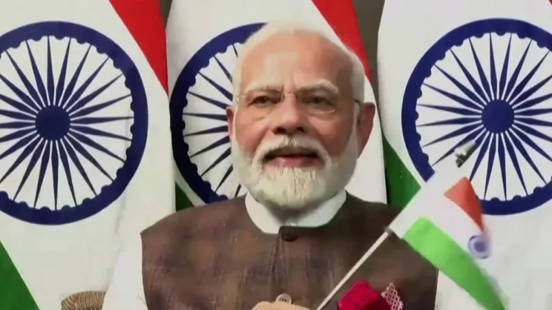 El primer ministro de la India, Narendra Modi, quien se encuentra en Sudáfrica para la cumbre de líderes de los BRICS, interrumpió su agenda para seguir el alunizaje en línea (ISRO)
