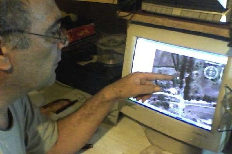 Eduardo contando su historia en 2009 (archivo La Nueva.)