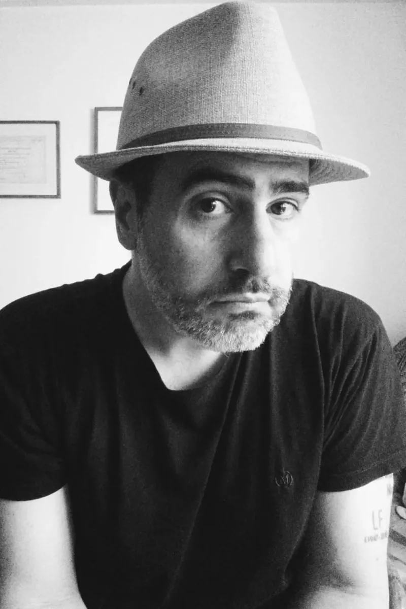 ”Yo defiendo estas ideas porque vivo de un modo libre”, dijo el filósofo y docente Luis Diego Fernández