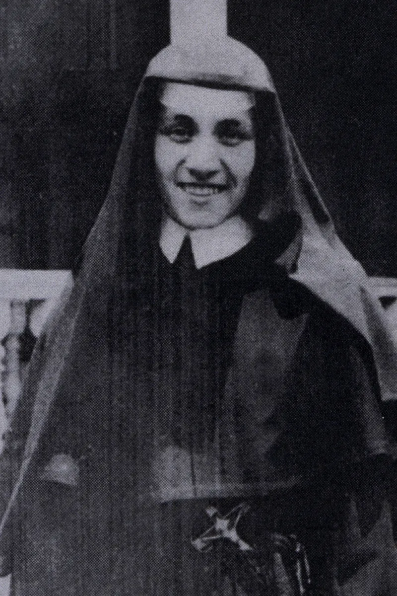 La madre Teresa con alrededor de 20 años con los hábitos de las Hermanos de Loreto. En poco tiempo se instalaría definitivamente en Calcuta (Vittoriano Rastelli/Corbis via Getty Images)