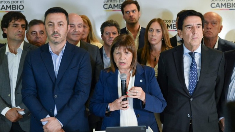 Bullrich apuntó contra Milei tras la disparada del dólar: ”Está prendiendo más fuego para que el país explote”