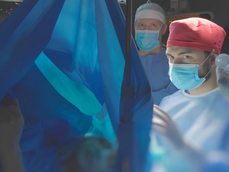 Un cirujano español realizará mañana en Argentina una cirugía cerebral a un paciente despierto