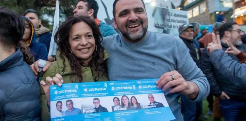 La foto que publicó el 17 de octubre el intendente de Ushuaia, Walter Vuoto, con la concejal Laura Ávila, pareja del senador Matías Rodríguez.