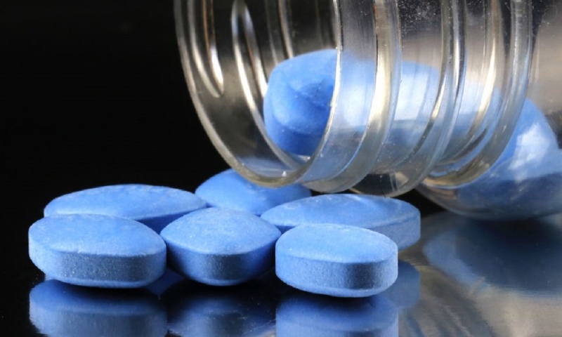 Tomó viagra de más y quedó ciego de un ojo