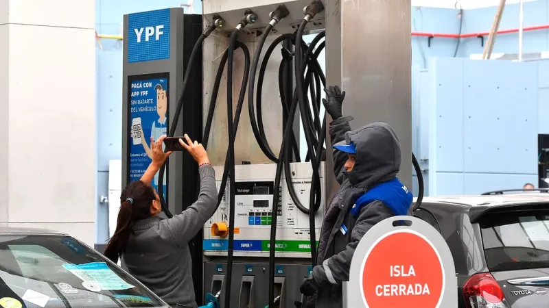  El litro de Nafta Super en YPF pasó a costar 272 pesos (Maximiliano Luna)
