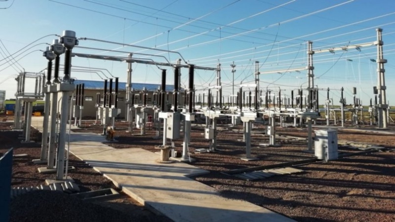 La nueva estación transformadora será de 132/33/13,2kv, y estará ubicada en un predio de 15.000 metros cuadrados cercano a la ciudad de Guaminí. 