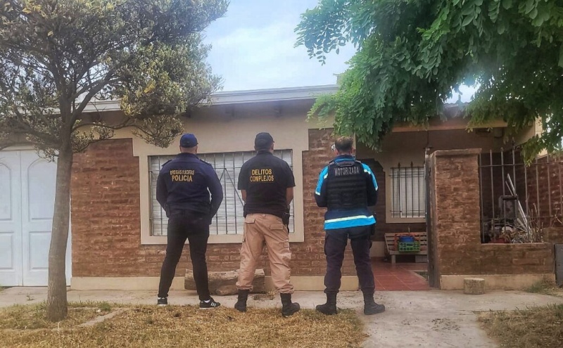 Allanaron una casa en calle Alberdi en un operativo de ”Protección de las infancias”