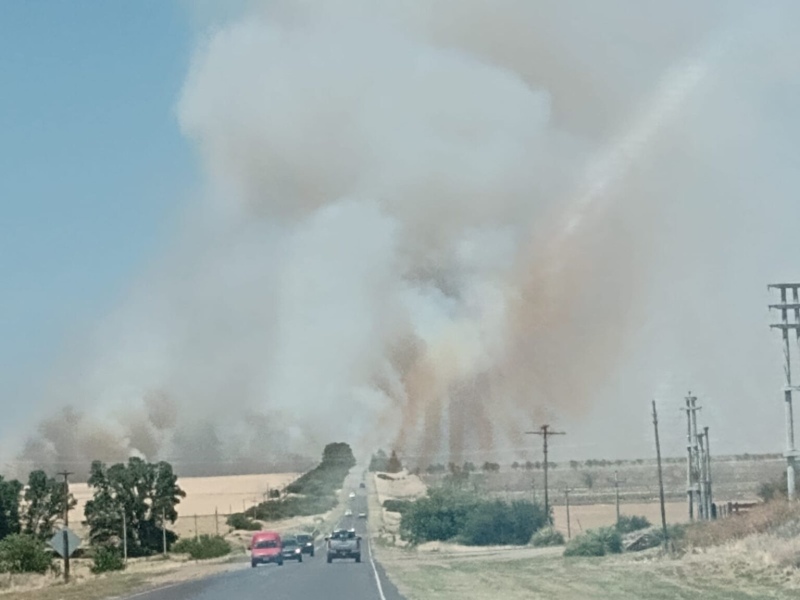 Corte total de tránsito en la comarca serrana por descontrolado incendio