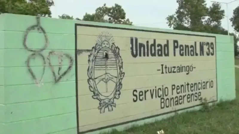 Uno de los sospechosos se encuentra preso en la Unidad Penal N°39 de Ituzaingó. (Foto: X/BAProvincia)