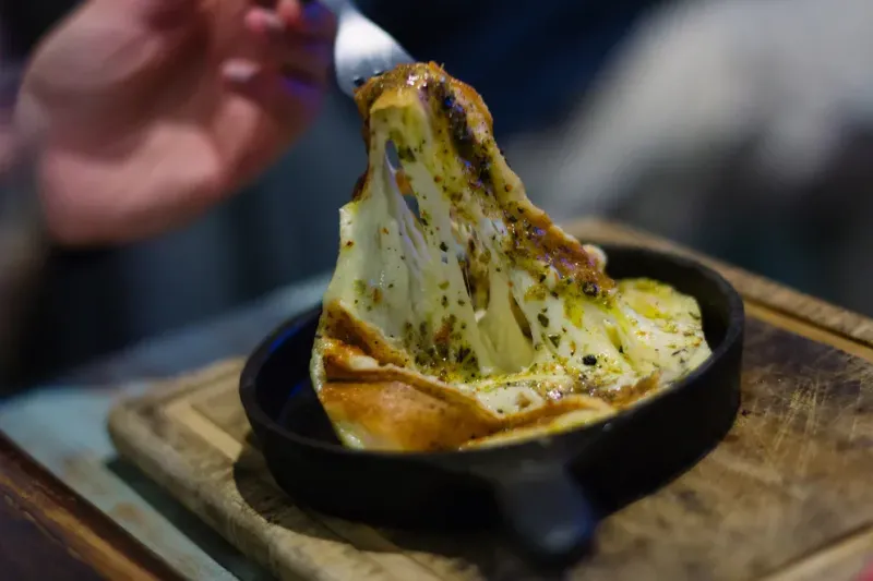 La provoleta es el mejor queso del mundo, según Taste Atlas, que basó sus resultados en calificaciones y opiniones (Getty)