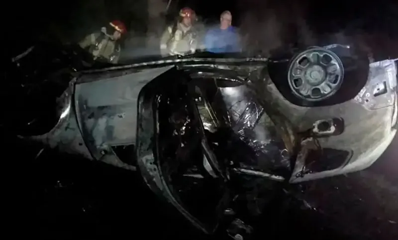 Tragedia en Rufino: dos adultos y un bebé murieron tras el vuelco y el incendio de su auto