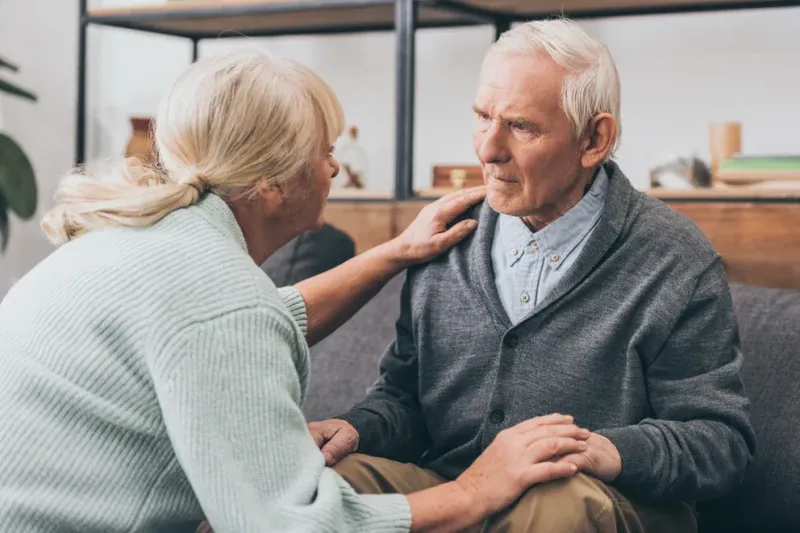  El deterioro cognitivo debido a una dieta inflamatoria no sólo puede afectar a los adultos mayores sino también a personas de la mediana edad (Shutterstock)