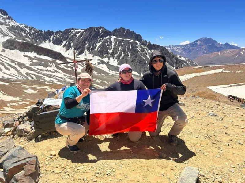 Paula Catalán Toro estuvo este fin de semana en Valle de las Lágrimas; el lugar donde se estrelló el avión de los rugbiers en la Cordillera de Los Andes. La travesía la hizo en compañía de su hermana y su hijo de 15 años (Foto: Paula Catalán Toro)