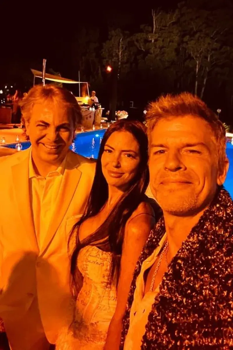  Cristian Castro y su pareja, Mariela Sánchez. comparten una instantánea con Patricio Giménez (Instagram)