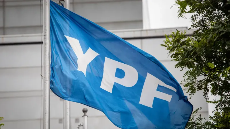 El gobierno de Javier Milei hizo la primera presentación en el juicio que obliga a la Argentina a pagar US$16.000 millones por la expropiación de YPF. (Foto: NA)