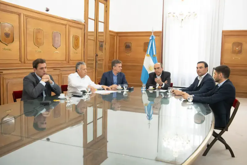 El ministro del Interior, Guillermo Francos, en la reunión con los gobernadores