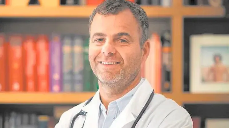  El doctor Facundo Pereyra es médico gastroenterólogo formado en la Universidad del Salvador, el Hospital de Clínicas y el Hospital Udaondo. Cree y practica en su consultorio la llamada medicina funcional, que reversiona acorde a este tiempo, la medicina 