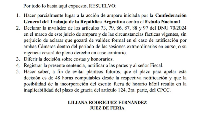 El fallo de la jueza de Trabajo en feria, que invalidó seis artículos del DNU de Milei. (Foto: TN)