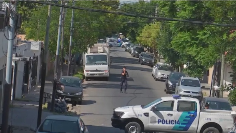 Un hombre agredió a su pareja y se atrincheró con su hijo en la terraza de un edificio en Recoleta