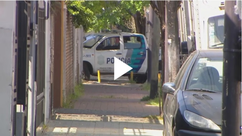 Un hombre que atemorizaba a los vecinos de Lanús con un arma se atrincheró en su casa y se quitó la vida. (Foto: captura de TN)