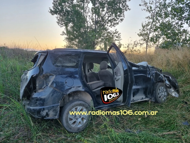 ÚLTIMO MOMENTO. Vuelco en Ruta 65. Un papá y sus dos hijos gemelos salvaron sus vidas de milagro.